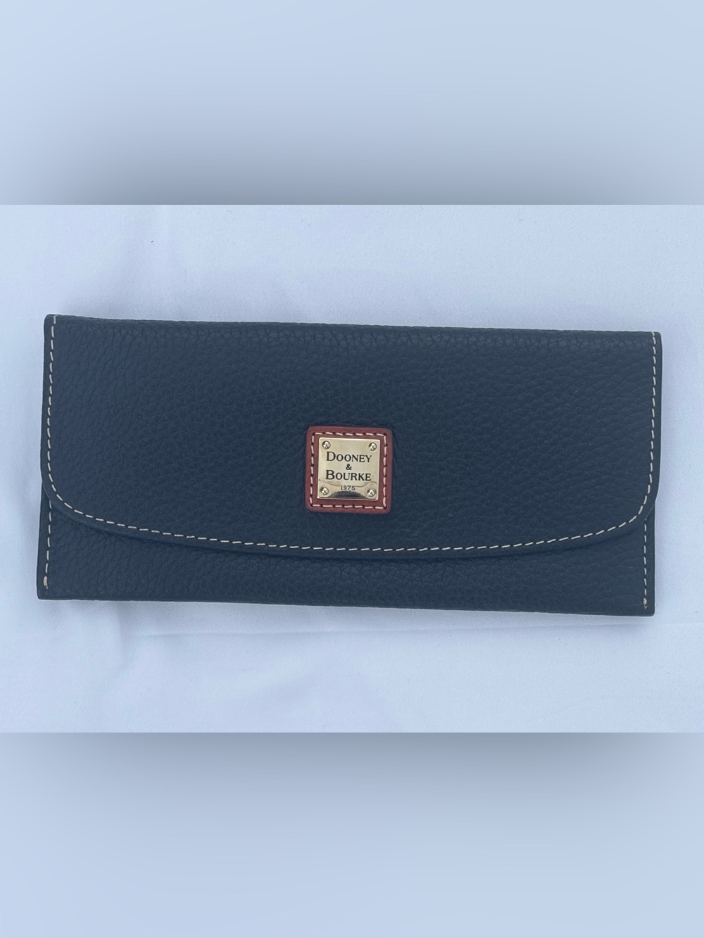 NWOT Dooney & Bourke Black Leather Flap Wallet Card Holder Classic Elegance
